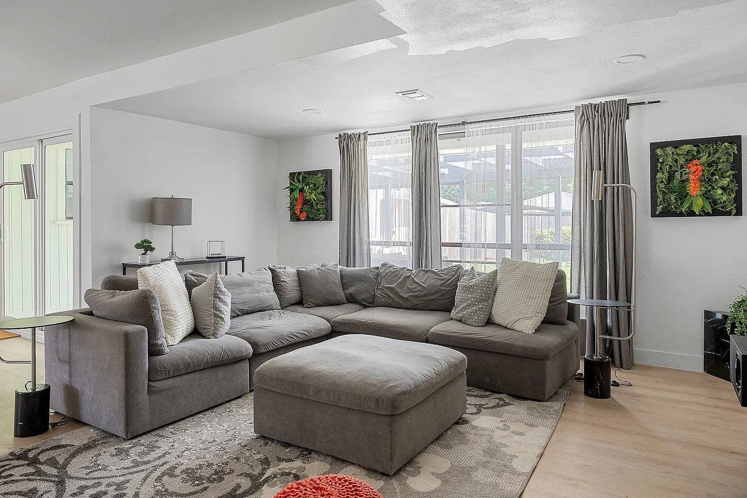 010ccf7363cb0d205e383967687f8bea-uncropped_scaled_within_1536_1152 Modern Updates. Single-Story Comfort. Prime Location.