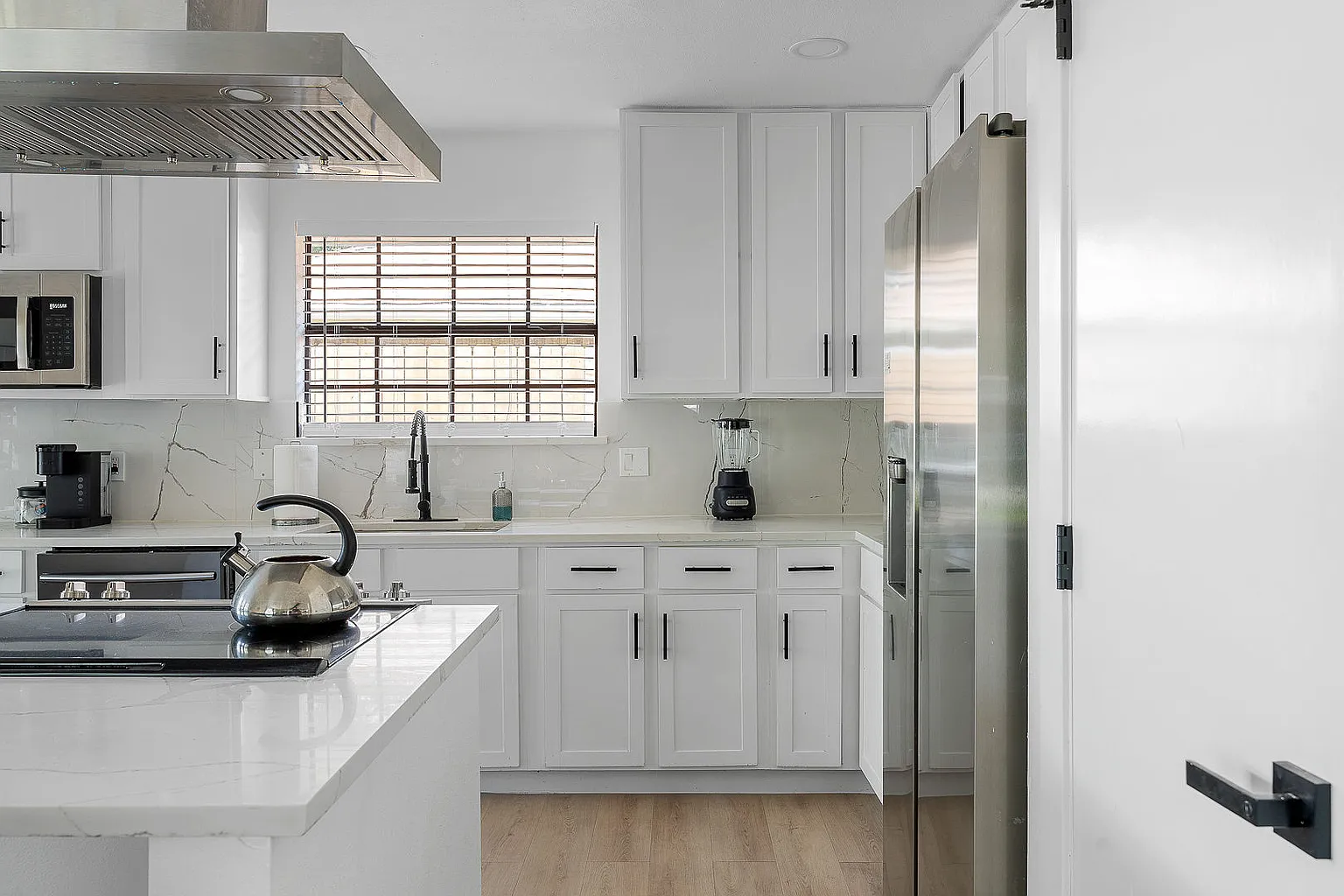 40ba813513e79675c95dc82ea514e69f-uncropped_scaled_within_1536_1152 Modern Updates. Single-Story Comfort. Prime Location.