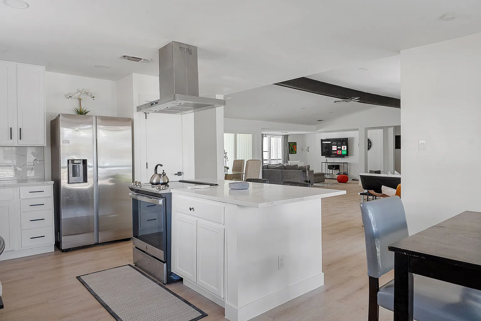 49f5b4b507d87efcb746234666a2f264-uncropped_scaled_within_1536_1152 Modern Updates. Single-Story Comfort. Prime Location.
